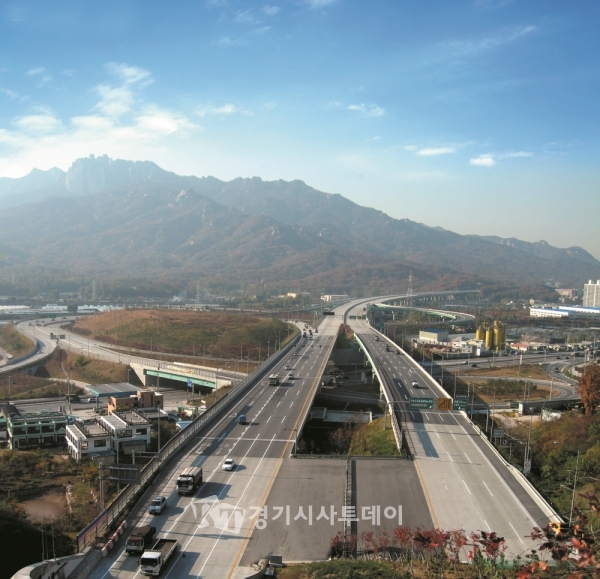 서울외곽순환고속도로 사패산터널 구간 모습