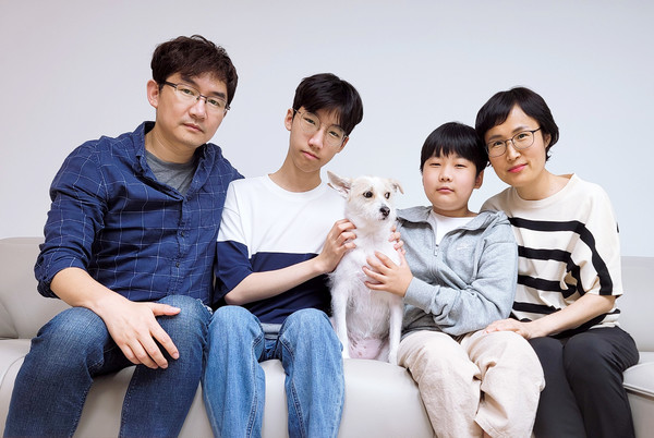 수지구 상현동 이자영씨 가족은 1년 전 유기동물 '제트'를 반려가족으로 맞았다.